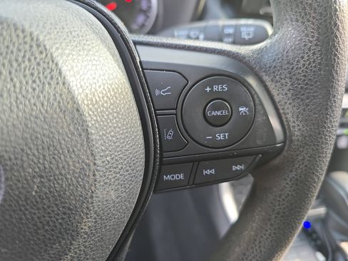 Used 2021 Toyota RAV4 XLE image 18