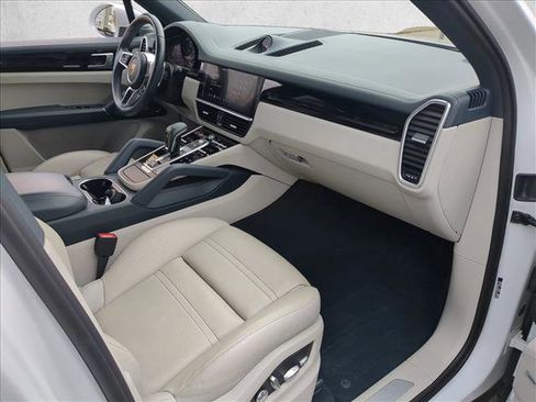 Used 2019 Porsche Cayenne E-Hybrid image 24