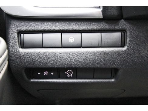 Used 2023 Nissan Rogue SV image 17