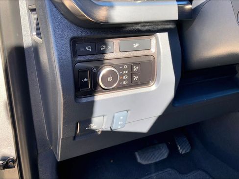 Used 2024 Ford F250 Lariat image 36