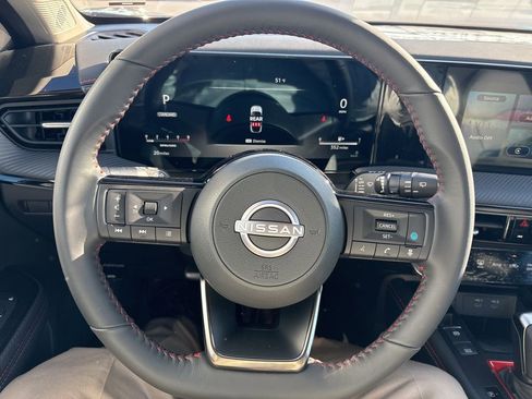 New 2025 Nissan Kicks SR FWD image 19
