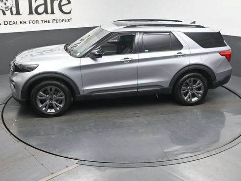 Used 2022 Ford Explorer XLT w/ Equipment Group 202A AWD/4WD image 61