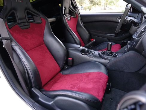 Used 2018 Nissan 370Z NISMO image 8