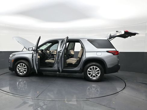 Used 2023 Chevrolet Traverse LS image 30