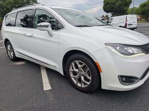 Used 2018 Chrysler Pacifica Limited FWD image 7