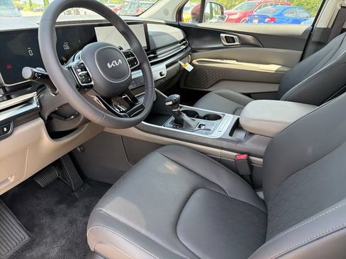 New 2026 Kia Carnival FWD image 16
