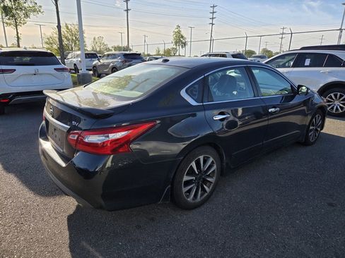 Used 2016 Nissan Altima 2.5 SV w/ Convenience Package image 8
