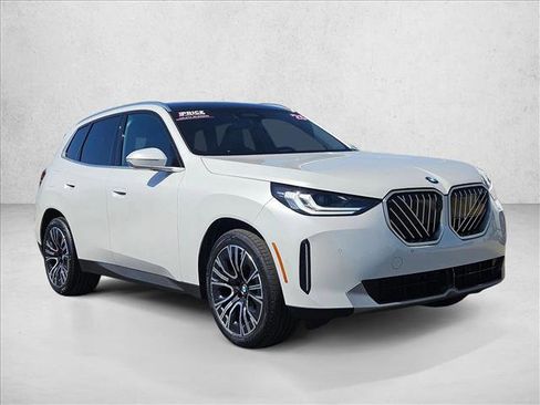 Certified 2025 BMW X3 xDrive30i w/ Premium Package AWD/4WD image 3