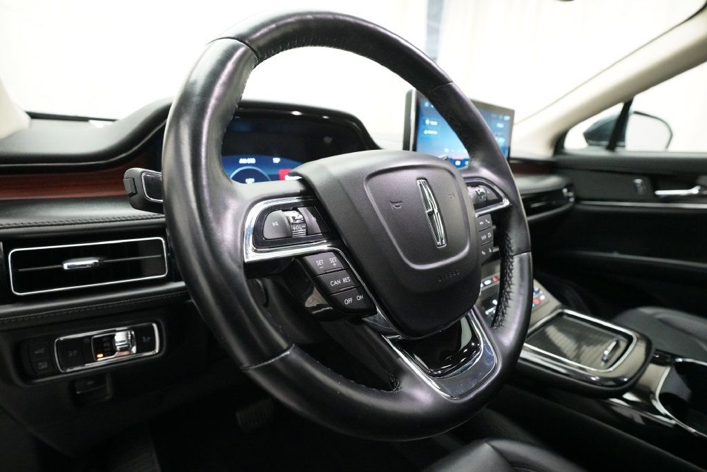 Used 2023 Lincoln Nautilus Reserve w/ Cargo Utility Package AWD/4WD image 8