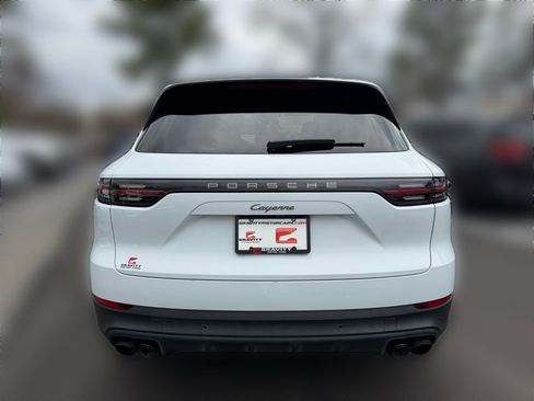 Used 2023 Porsche Cayenne Platinum Edition image 5
