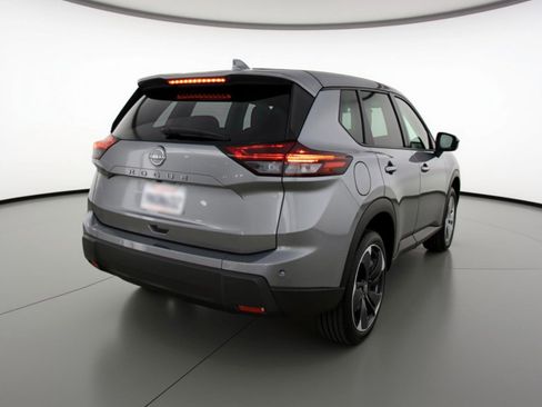 Used 2025 Nissan Rogue SV image 9