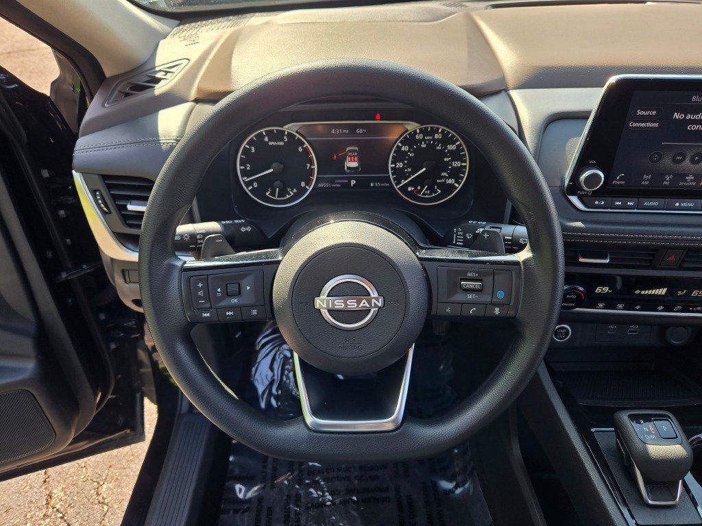 Used 2023 Nissan Rogue SV FWD image 32
