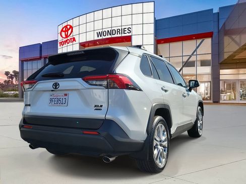 Used 2023 Toyota RAV4 XLE Premium image 4