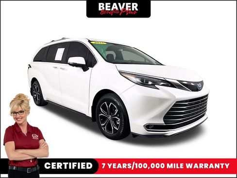 Used 2025 Toyota Sienna Platinum image 1