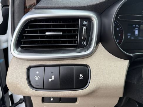 Used 2020 Kia Sorento LX FWD image 25