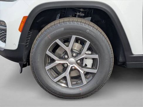 New 2025 Jeep Grand Cherokee Limited w/ Luxury Tech Group II image 10