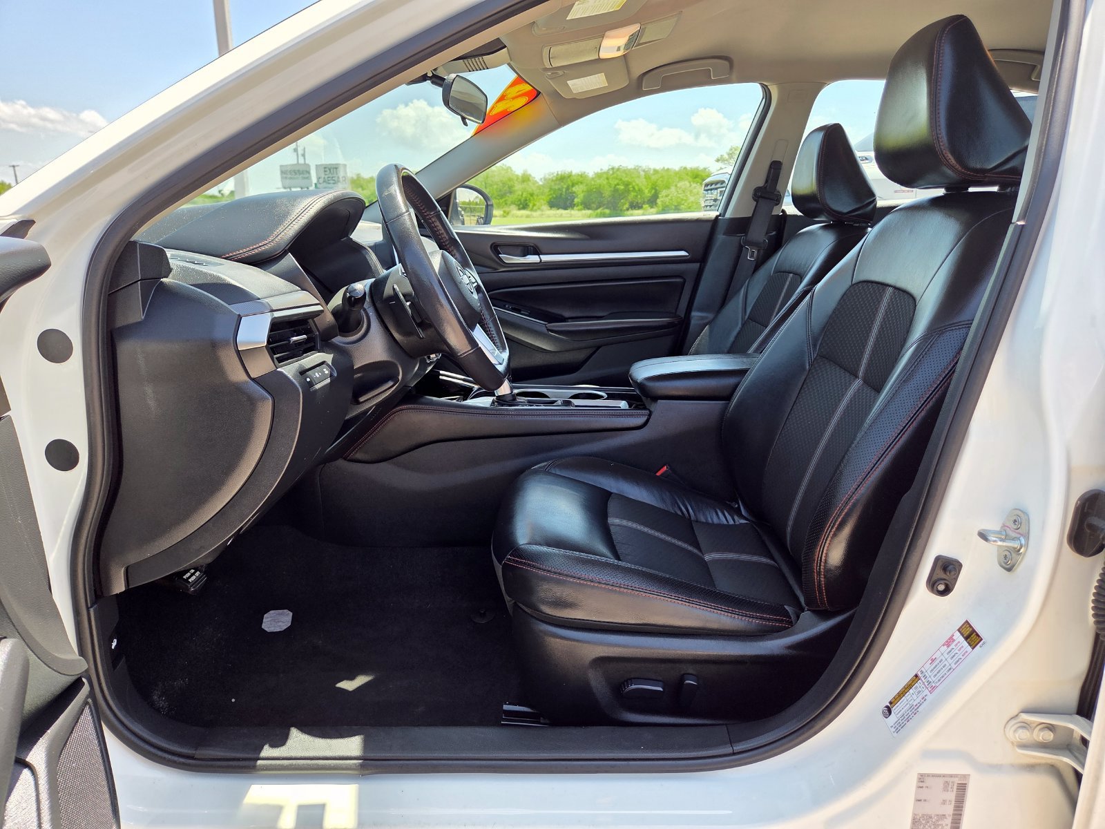 Used 2024 Nissan Altima 2.5 SR FWD image 13