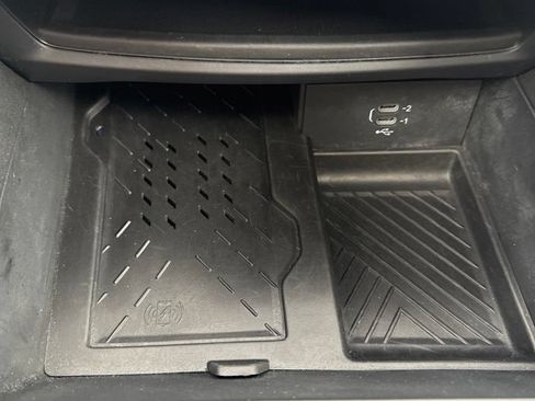 Used 2026 Chrysler Pacifica Limited FWD image 25