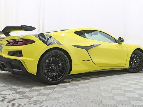 Used 2024 Chevrolet Corvette Z06 w/ Z07 Performance Package RWD image 10