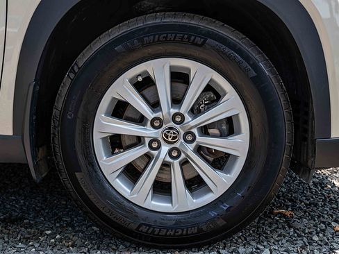 Used 2024 Toyota Grand Highlander AWD image 27