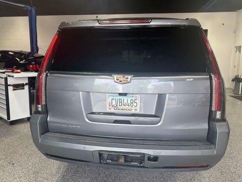 Used 2019 Cadillac Escalade ESV Premium Luxury AWD/4WD image 6