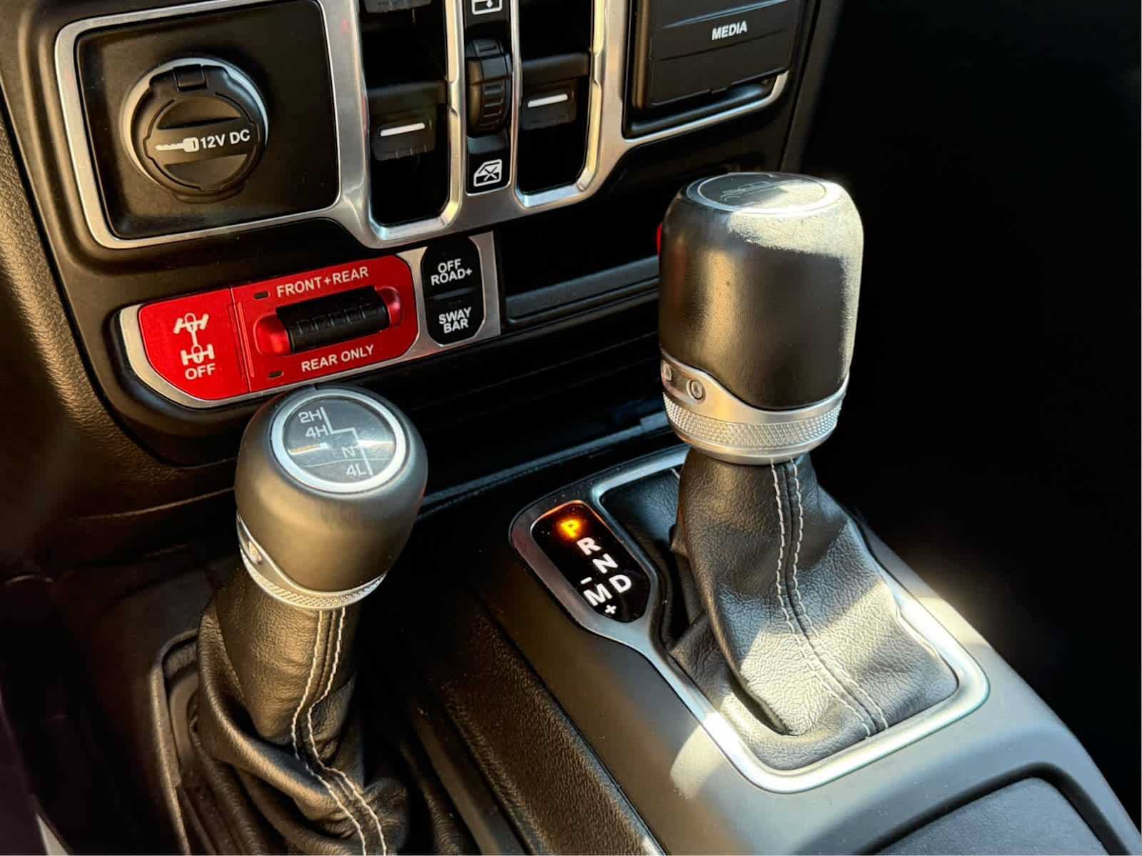 Used 2020 Jeep Gladiator Rubicon w/ LED Lighting Group AWD/4WD image 34