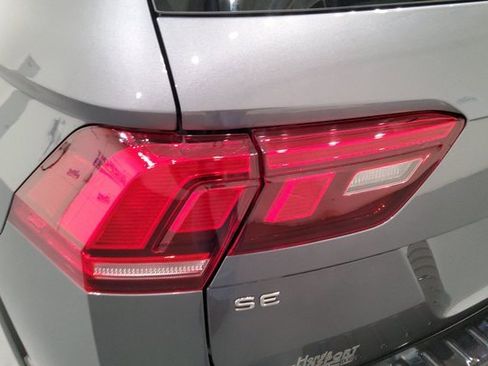 Used 2024 Volkswagen Tiguan SE R-Line image 10