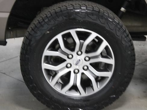 Used 2022 Ford F150 Lariat w/ FX4 Off-Road Package AWD/4WD image 16