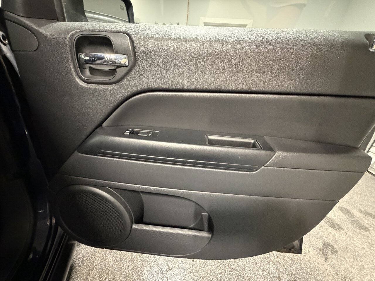 Used 2011 Jeep Patriot Latitude AWD/4WD image 21