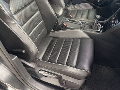 Used 2018 Volkswagen Golf R 4-Door AWD/4WD image 47