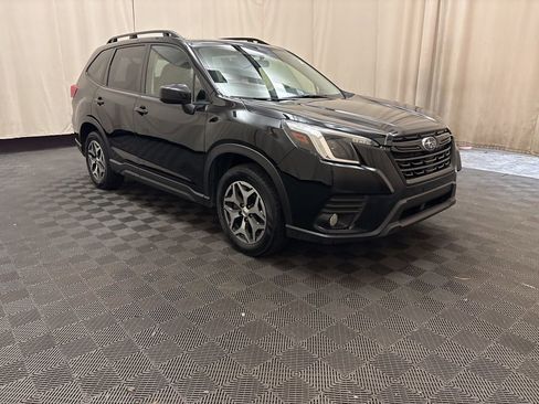Used 2023 Subaru Forester Premium image 3