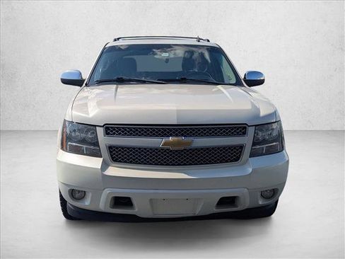 Used 2013 Chevrolet Avalanche LTZ image 2