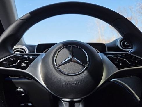 Used 2023 Mercedes-Benz GLC 300 4MATIC image 32