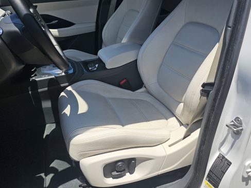 Used 2018 Jaguar E-PACE SE image 26