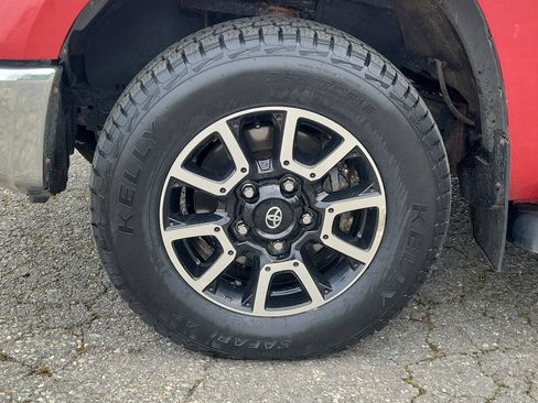 Used 2015 Toyota Tundra SR5 AWD/4WD image 12