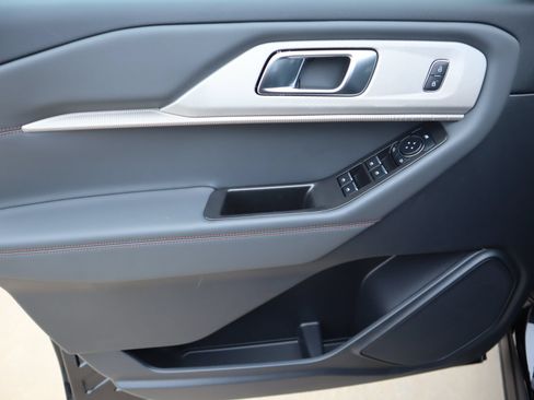New 2026 Ford Explorer Active RWD image 18