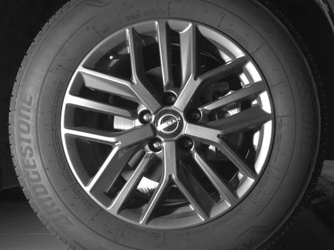 Used 2024 Nissan Rogue S FWD image 15