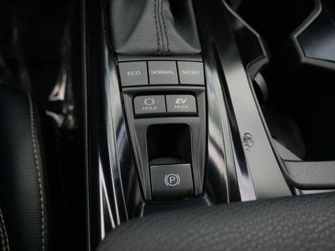 Used 2025 Toyota Camry SE FWD image 19