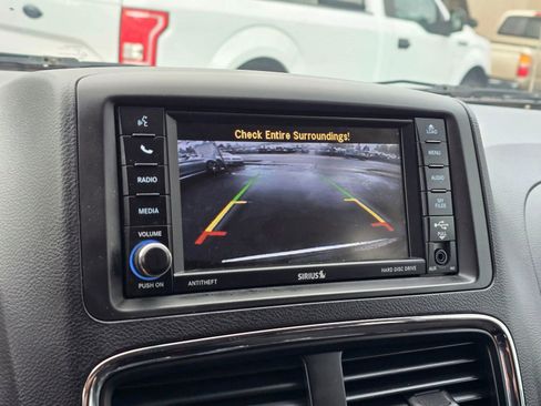 Used 2018 Dodge Grand Caravan SE image 30