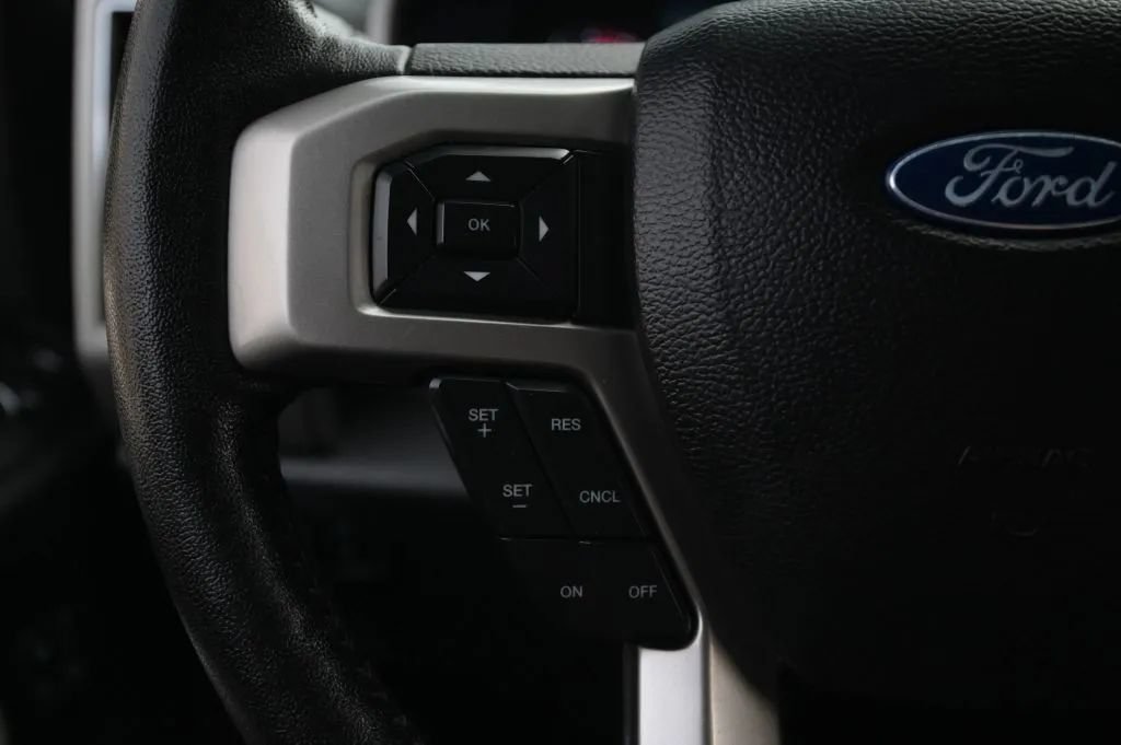 Used 2020 Ford F350 Lariat w/ Lariat Ultimate Package AWD/4WD image 25