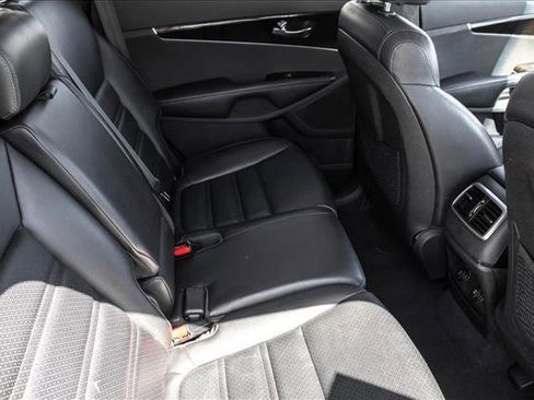 Used 2020 Kia Sorento EX FWD image 27