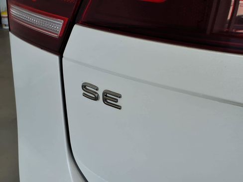 Certified 2023 Volkswagen Tiguan SE R-Line FWD image 17