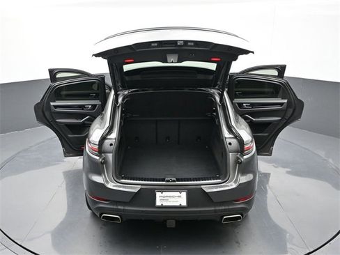 Used 2021 Porsche Cayenne Coupe w/ Premium Package image 30