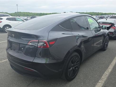 Used 2024 Tesla Model Y Long Range RWD image 8