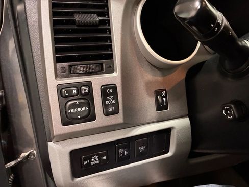 Used 2011 Toyota Tundra Limited w/ Memory Pkg image 9