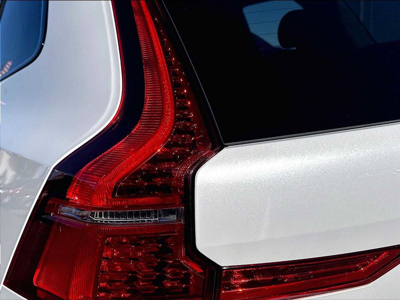 Used 2025 Volvo XC60 T8 Ultra w/ Climate Package AWD/4WD image 31
