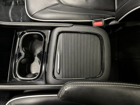 Used 2025 Chrysler Pacifica Limited image 20