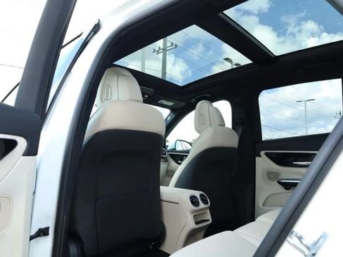 Used 2025 Mercedes-Benz GLC 300 4MATIC image 24