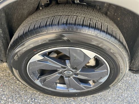 Used 2025 Nissan Rogue SV FWD image 32