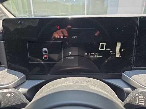 Used 2025 Nissan Kicks SV AWD/4WD image 3